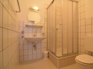 Ένα μπάνιο στο Urzig Heritage Riverside Stay +30 φωτογραφίες