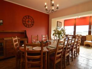 Area tempat duduk di Panoramic Retreat, Thirimont