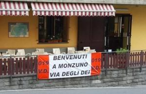 MonzunoにあるR&B Ostello Degli Deiの店の看板