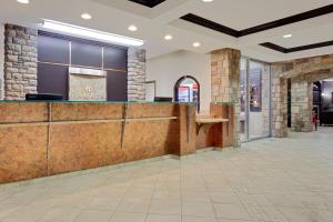 Vstupní hala nebo recepce v ubytování Ramada by Wyndham Stettler + 37 fotografií
