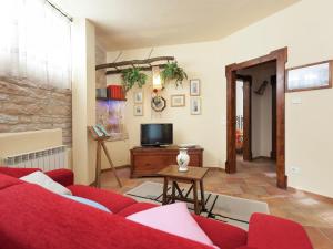 Gallery image of Holiday home in Cagli with swimming pool and fenced garden in Acqualagna