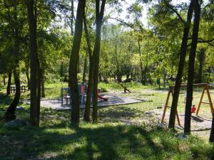 Cosy holiday home on the river Le Lignon tesisinin dışında bir bahçe