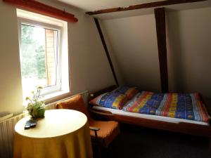 מיטה או מיטות בחדר ב-Ubytování Mlýn