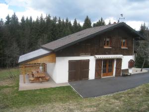 a small wooden house with a table in the yard at Charming Chalet in Ventron with Terrace in Ventron