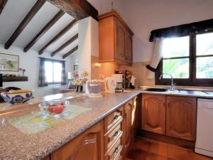 Kuchyňa alebo kuchynka v ubytovaní Holiday Home in Casares with Pool & Sea Views