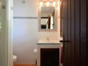 Kúpeľňa v ubytovaní Holiday Home in Casares with Pool & Sea Views