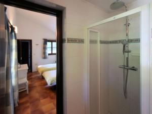 Kúpeľňa v ubytovaní Holiday Home in Casares with Pool & Sea Views