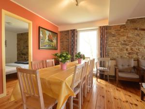 Uma área de estar em Holiday Home in Heppenbach with Garden