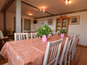 Imagem da galeria de Holiday Home in Heppenbach with Garden em Amblève