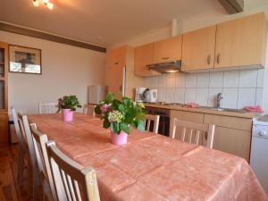 A cozinha ou kitchenette de Holiday Home in Heppenbach with Garden