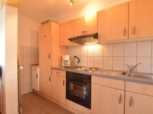 A cozinha ou kitchenette de Holiday Home in Heppenbach with Garden