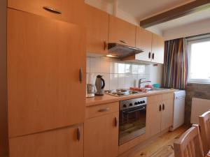 A cozinha ou kitchenette de Holiday Home in Heppenbach with Garden
