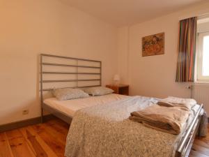 Uma cama ou camas num quarto em Holiday Home in Heppenbach with Garden