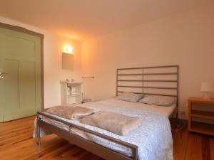 Uma cama ou camas num quarto em Holiday Home in Heppenbach with Garden