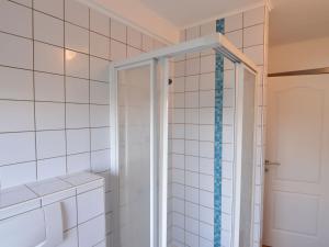 Uma casa de banho em Holiday Home in Heppenbach with Garden
