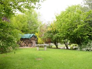 Zahrada ubytování Holiday Home in Freyneux near Lake & Forest