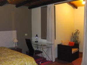 a bedroom with a bed and a desk and a table at Casa de Campo Santa Rosa in Cajamarca +7 photos