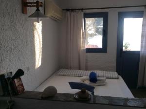 a bedroom with a bed with towels on it at Rosys Little Village in Skala