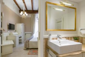 Koupelna v ubytování Vecchia Verona Rooms & Apartments + 37 fotografií