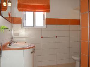 A bathroom at Casa Flores Finca Alcalá