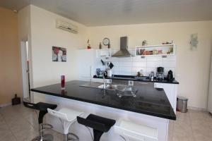 A kitchen or kitchenette at Casa Flores Finca Alcalá