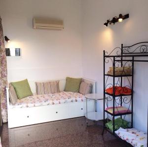 A bed or beds in a room at Casa Flores Finca Alcalá