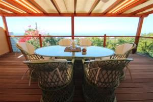 A balcony or terrace at Casa Flores Finca Alcalá