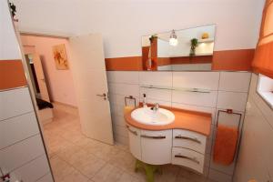 A bathroom at Casa Flores Finca Alcalá