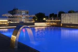 Bazén v ubytování Hotel Principe Palace nebo v jeho okolí