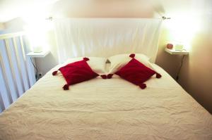 A bed or beds in a room at La Maison de Noémie