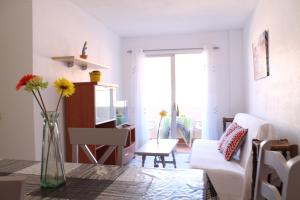 A seating area at Apartamento Promar