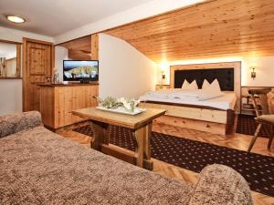 Postel nebo postele na pokoji v ubytování Alpenhof Pitztal