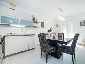 Köök või kööginurk majutusasutuses Apartments Franovic