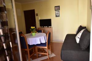 a small room with a table and a couch at Apartman Sena in Vodice