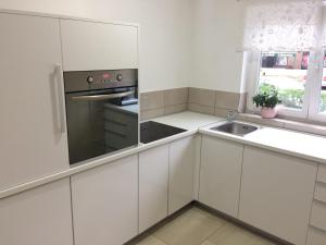 Kuchyň nebo kuchyňský kout v ubytování Apartments Cindra