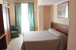 A bed or beds in a room at Villa Giglio