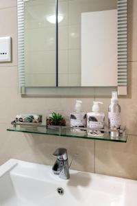 Ένα μπάνιο στο Savannah Park Luxury Apartments +7 φωτογραφίες