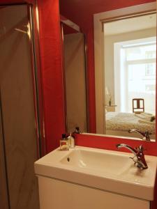 a bathroom with a sink and a mirror at Casa Amarela in Aveiro