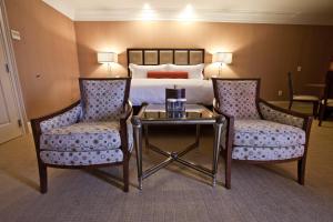 
A bed or beds in a room at Town & Country Inn and Suites
