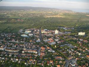 Výhľad na mesto Hévíz alebo výhľad na mesto priamo z dovolenkového domu