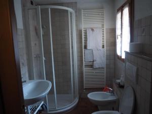 Koupelna v ubytování monolocale in villa