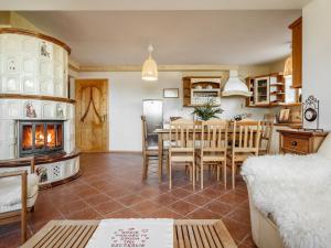 Kuchyňa alebo kuchynka v ubytovaní Rezydencja Gubałówka sauna widok + 25 fotografií