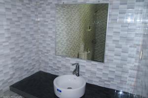 a bathroom with a sink and a mirror at DeIndra Nusa Inn in Nusa Lembongan