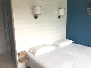 Ein Bett oder Betten in einem Zimmer der Unterkunft Village Vacances Azureva Anglet