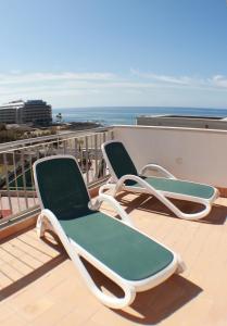 En balkong eller terrasse på Alquilaencanarias-Medano Los Martines beachfront A