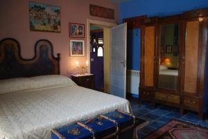 a bedroom with a white bed and a room with a bedroomictericter at Villa Emilia in Roppolo