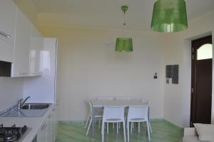 Kuchyň nebo kuchyňský kout v ubytování Residence Tre Palme