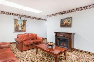 Posezení v ubytování Days Inn by Wyndham Staunton