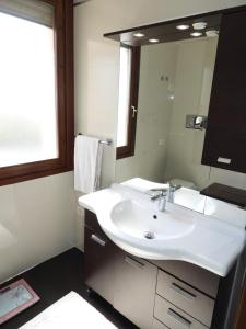 a bathroom with a white sink and a mirror at Appartamento Carino Splendido Trivano Panoramico IUN S3308 in Quartucciu +34 photos