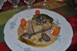 a plate of food with meat and vegetables on a table at Le Clos de la Font Queroy in Vouthon +24 photos